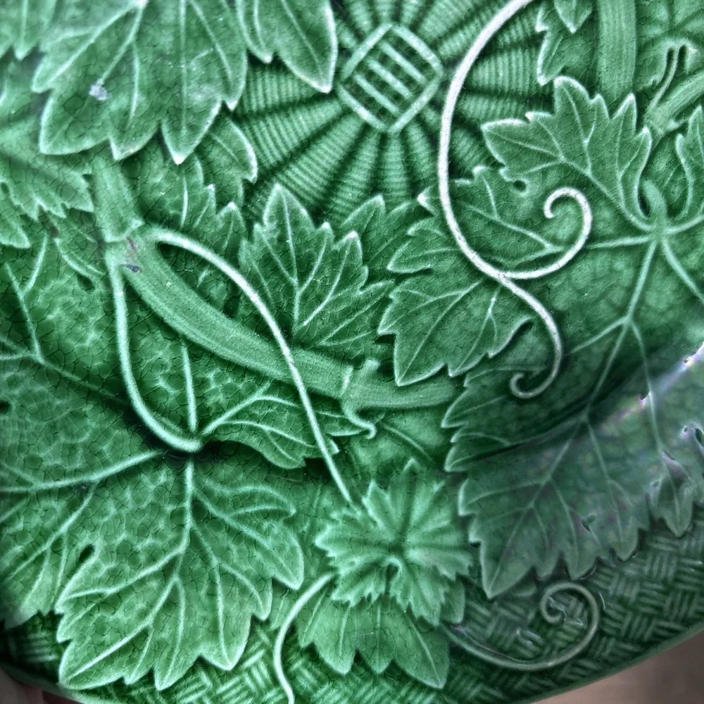 3 Antique WEDGWOOD GREEN MAJOLICA GRAPEVINE RELIEF PLATE - 8 3/8